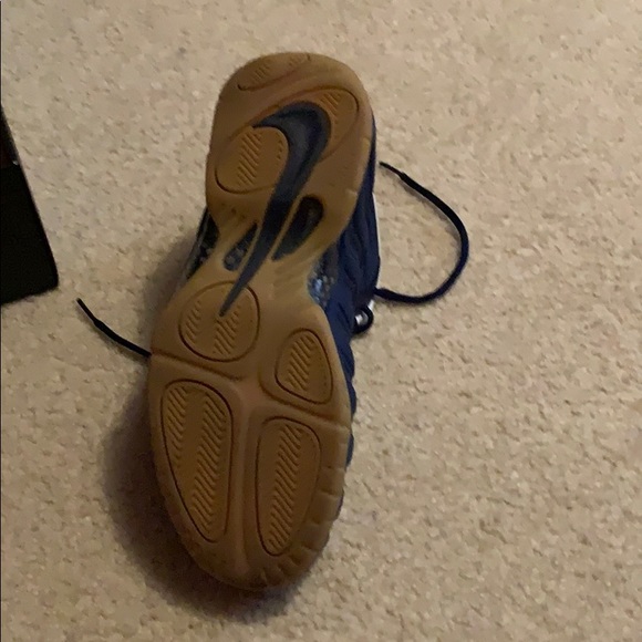 Athletic_Shoes